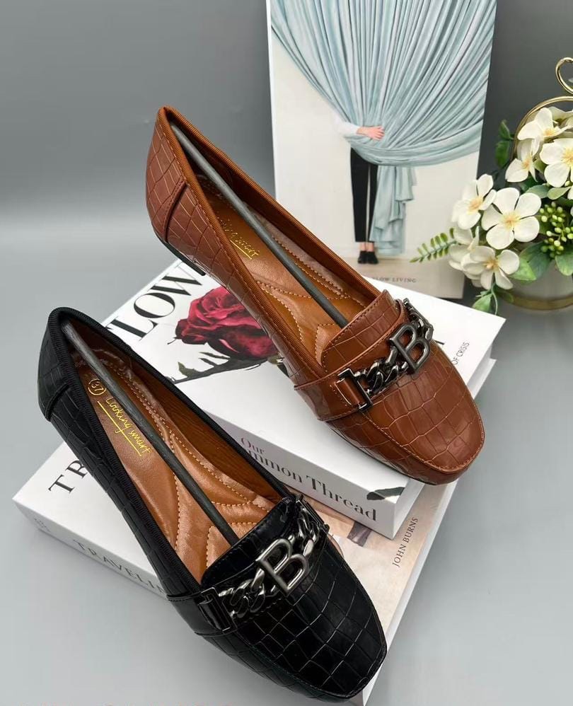 800cc95a-3db5-43b0-b6fe-5fa8dd0f98a4 LOOKING SMART FLAT SHOE - Image 1