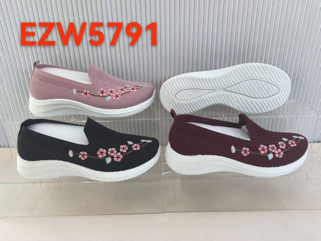 929ea9fd-1a44-4c19-a7ac-49502659ee94-2 FLOWERED SOCKS - Image 1