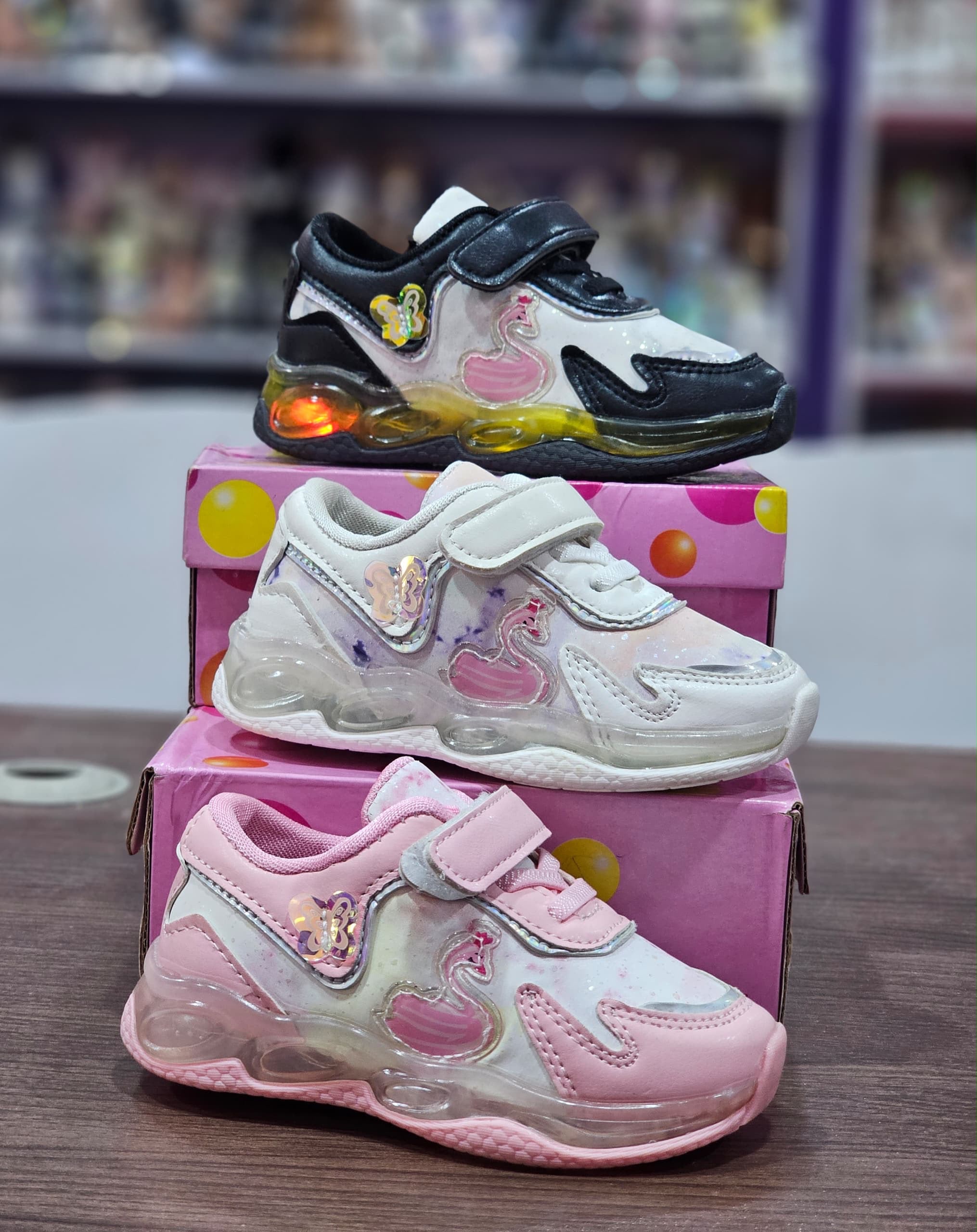 3d193a3b-ef63-46b8-995c-9c5f6e1d4b28 KIDDIES DUCK SNEAKERS - Image 1
