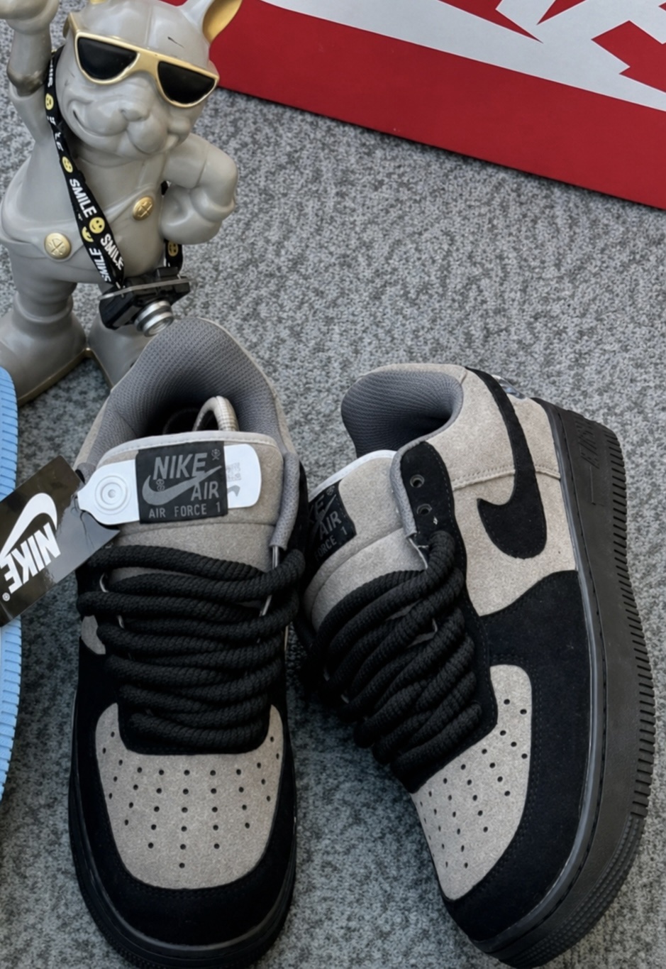 0c781ae6-68fa-4a8e-93a0-35debad03b33 NIKE AIRFORCE (GOLDEN) - Image 1