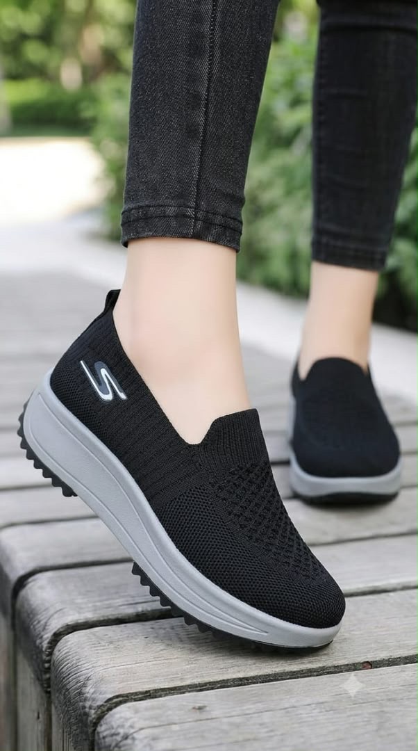 ebd036a0-e5d4-4872-ba21-bf5a88eaec8d LADY’S SOCKS SNEAKERS - Image 1