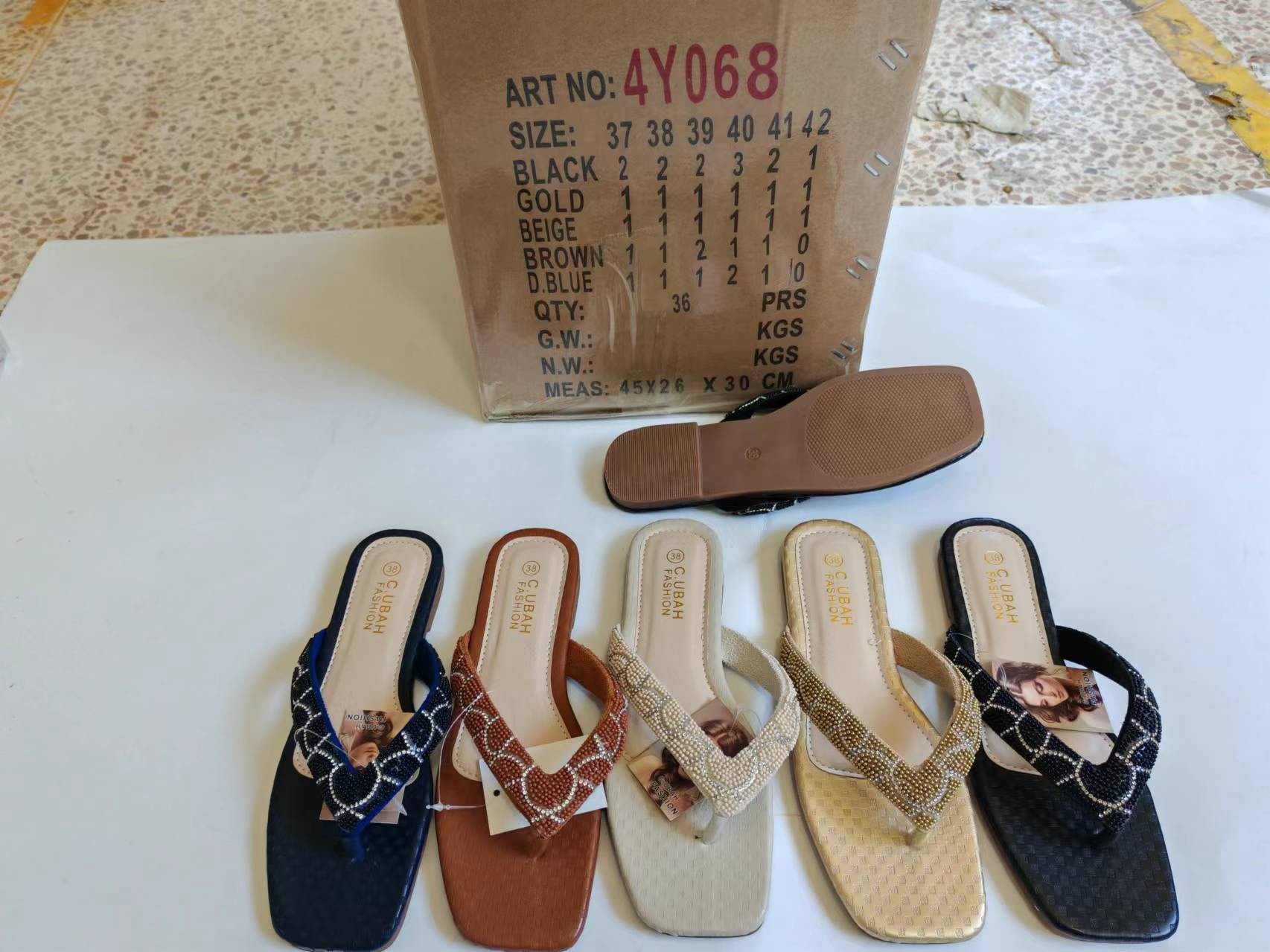 3155d0c9-9582-4e9a-8b5e-c63fa5b844e8 CUBAH FASHION SLIPPERS 4V068 - Image 1