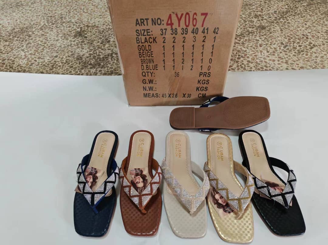 4882562d-b4fd-4f8f-a108-6721188ef000 CUBAH FASHION SLIPPERS 4g607 - Image 1